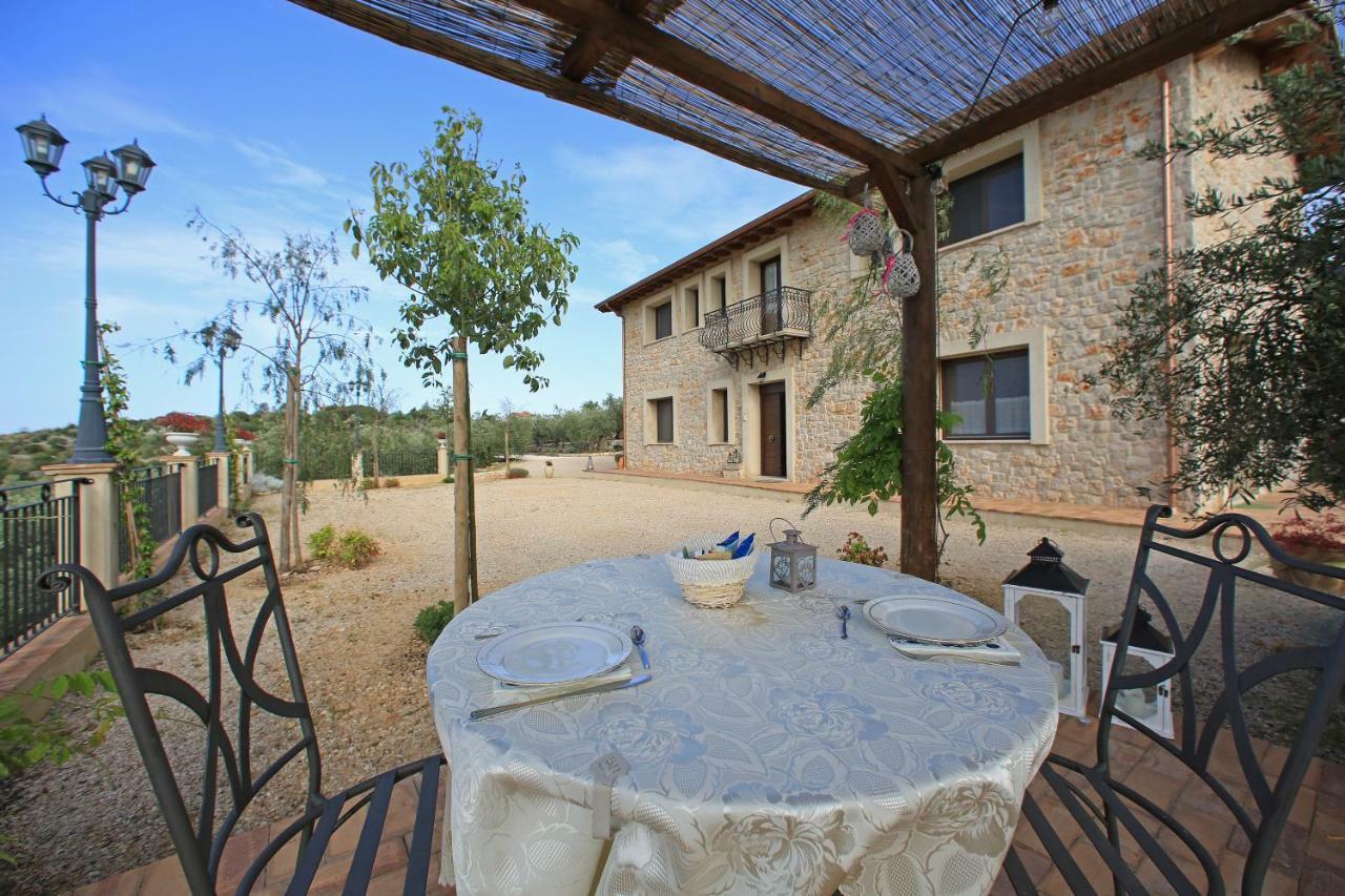 Hostal Casale Madeccia Sonnino Exterior foto