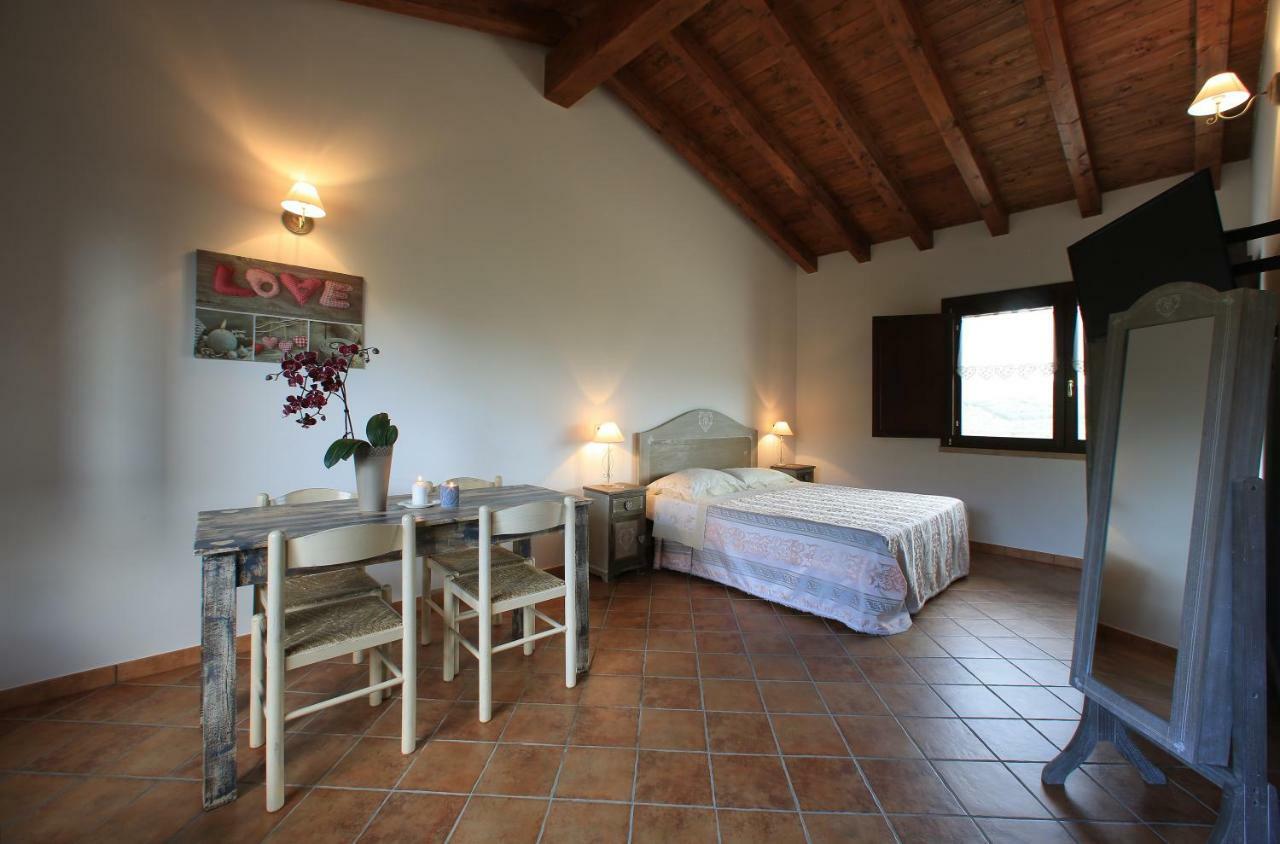 Hostal Casale Madeccia Sonnino Exterior foto